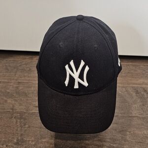 Yankees Baseball New Era MLB Navy Cap with White Embroidered Logo